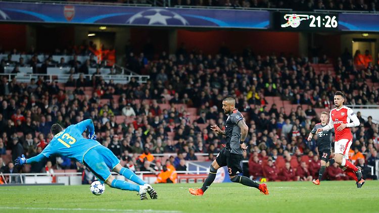 In der Schlussphase brach Arsenal in Unterzahl auseinander, Arturo Vidal sorgte per Doppelpack für den 5:1-Endstand.