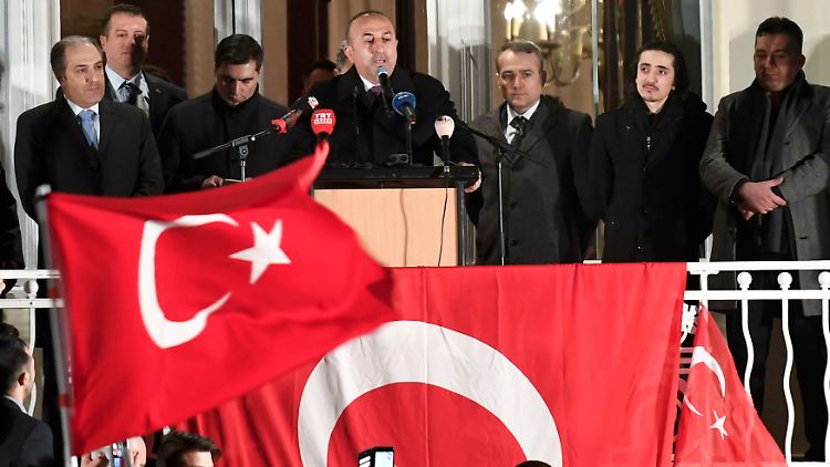 Cavusoglu bei einer Kundgebung in Hamburg am 7. März.