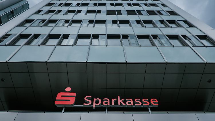 Die Sparkassen fühlen sich durch den Billiggeldkurs der EZB zum Handeln gezwungen.