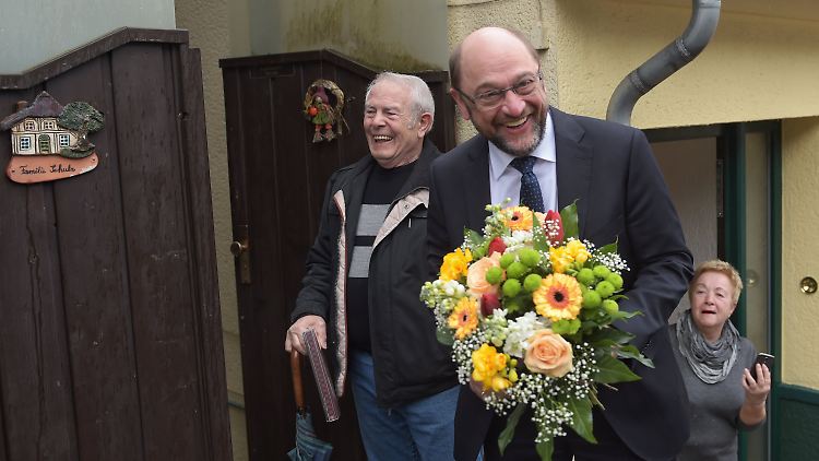 Martin Schulz gemeinsam mit seinem Großcousin Vincent Schulz und Nachbariin. in Spiesen- Elversberg.