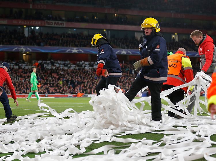 Das ist Fußball: Der Protest seiner Fans gegen zu hohe Ticketpreise könnte den FC Bayern teuer zu stehen kommen.