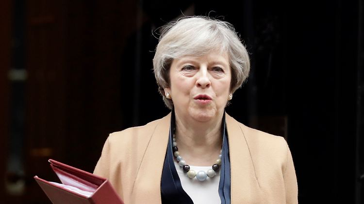Theresa May hat Michael Heseltine, einen prominenten Top-Berater, entlassen.