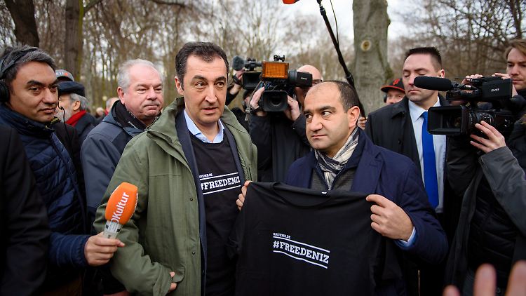 Cem Özdemir wünscht sich mehr Meinungsvielfalt in der türkischen Berichterstattung.