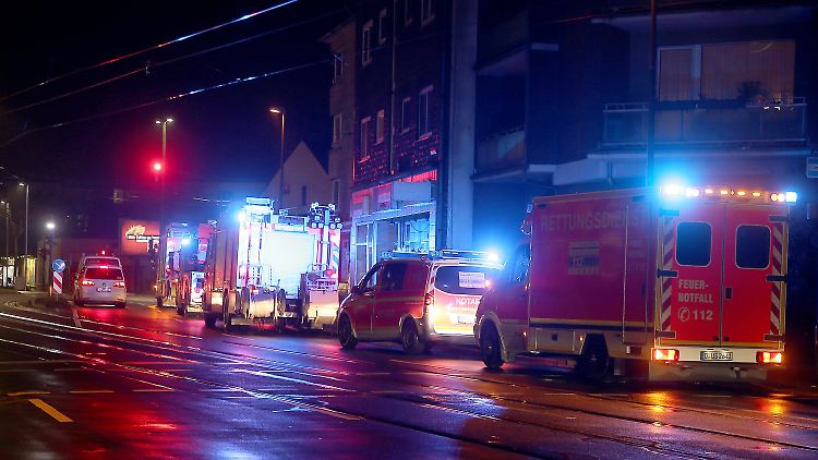 Polizei und Feuerwehr sind in Düsseldorf im Großeinsatz.