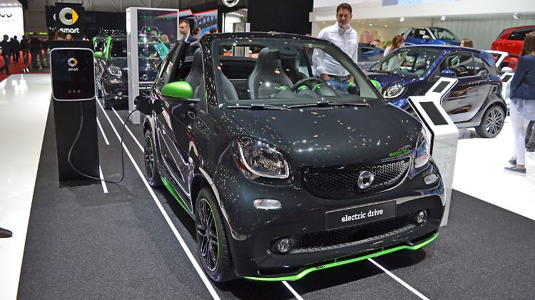 Der Smart electric drive ist gerade, weil er nur 160 Kilometer Reichweite offeriert, preiswerter.