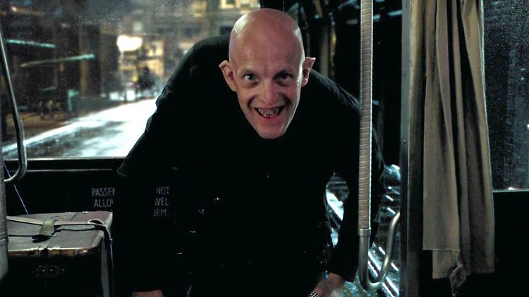 In "Harry Potter und der Gefangene von Askaban" mimte er den Wirt Tom: Jim Tavaré.