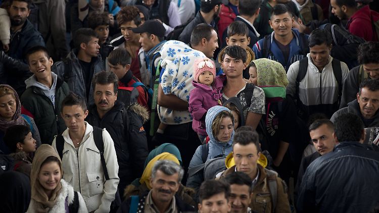 Flüchtlinge bei ihrer Ankunft in Berlin im Oktober 2015.