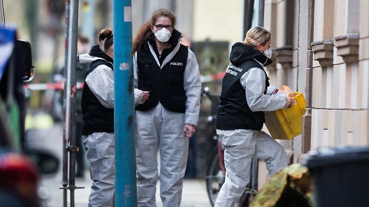 Beamte der Spurensicherung in Herne.