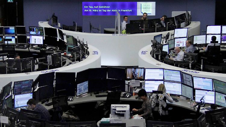 Der Dax am Nachmittag: Bis gegen 15.00 Uhr sah alles nach weitgehend stabilem Höhenflug aus.