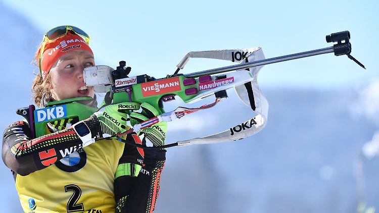 Die Siegesserie von Laura Dahlmeier ist gerissen, doch der erste Triumph im Gesamtweltcup ist für die Biathlon-Weltmeisterin ganz nah.