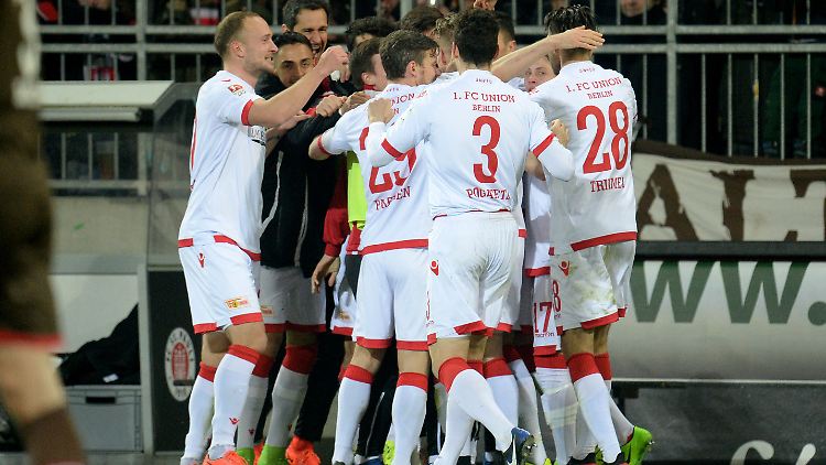 Für Union trafen Sebastian Polter und Damir Kreilach im ausverkauften Millerntor-Stadion,