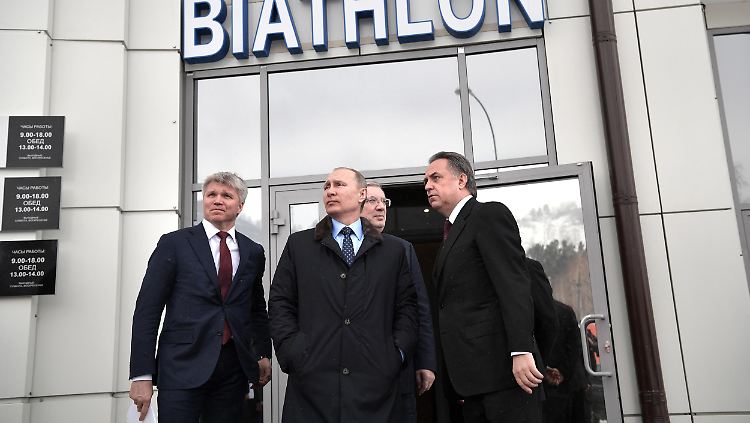 Umstrittenes Trio (l.-r.): Sportminister Kolobkov, Präsident Putin und Vizeregierungschef Mutko.