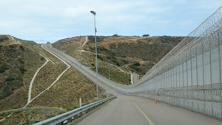 Einen Zaun an der Grenze zu Mexiko gibt es schon. Bald soll eine Mauer kommen.