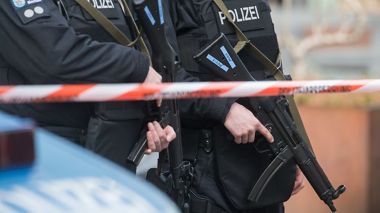 Nach der Terrorwarnung zeigte die Polizei in Essen große Präsenz.