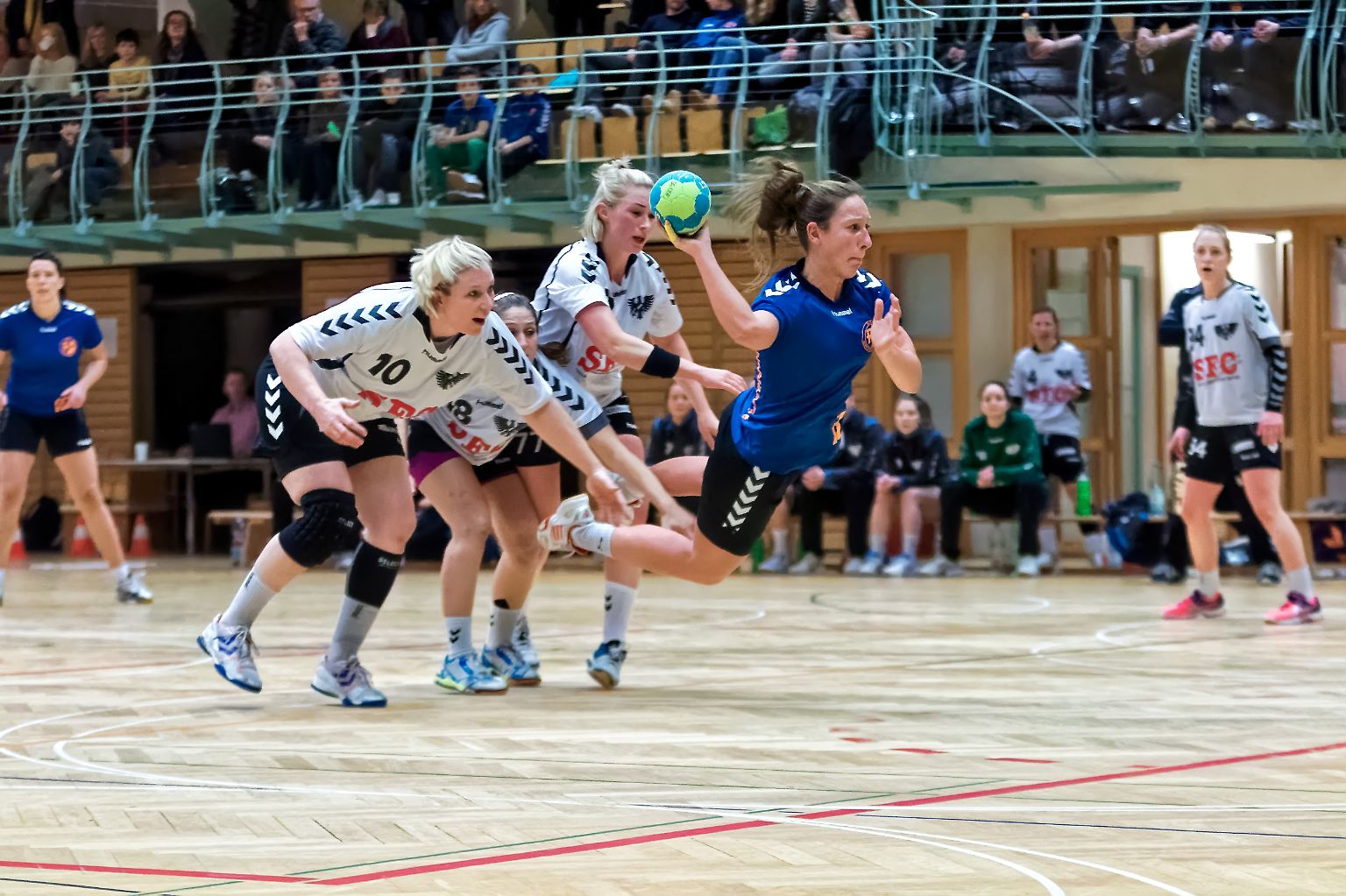Woche für Woche kämpfen Männer, Frauen und Kinder auf Plätzen und in Hallen um Punkte und Meisterschaften: Der Amateursport boomt.
