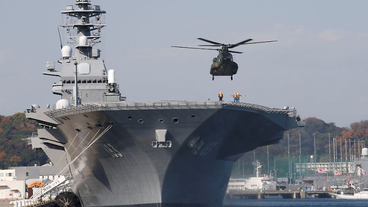 Das Schiff "Izumo" ist knapp 250 Meter lang und bietet Platz für etwa 500 Besatzungsmitglieder.
