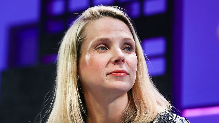 Drei Millionen in bar und 20 Millionen in Aktien - Marissa Mayer. 