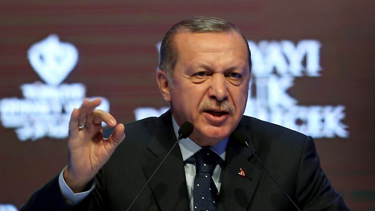 Noch einen Monat bis zum Referendum - Erdogan bei einer Kundgebung in Istanbul.