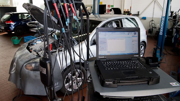 Hier bekommt ein VW Golf mit einem 2,0-Liter-Dieselmotor ein Update.
