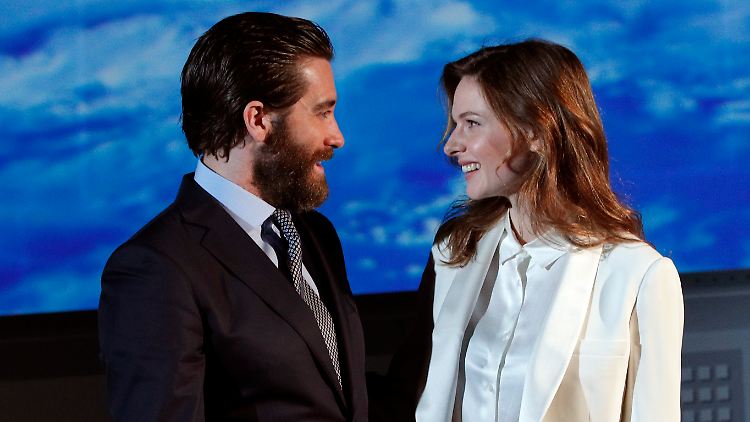 Keine Zeit für Romantik an Bord: Jake Gyllenhaal und Rebecca Ferguson. 