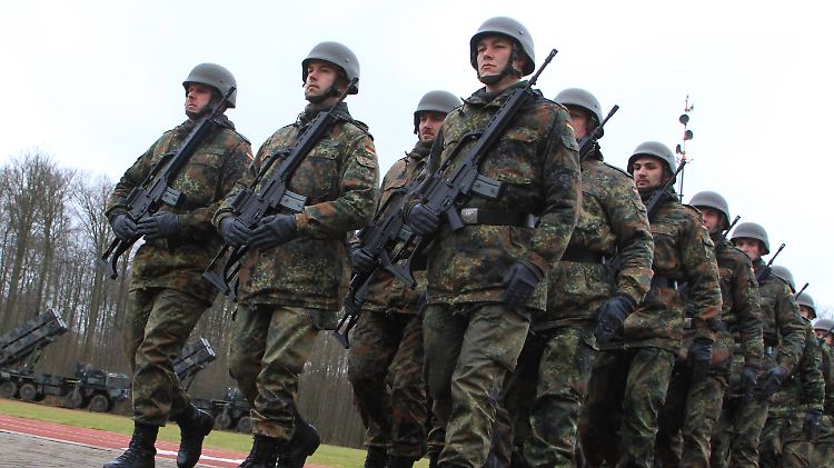 Am mecklenburgischen Bundeswehr-Standort Sanitz wurden zahlreiche Soldaten bereits für ihren Einsatz in der Türkei geehrt.