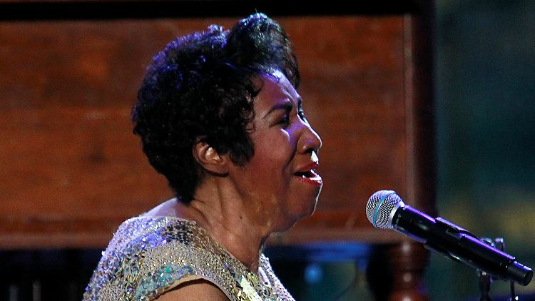 2016 im Weißen Haus in Washington: Aretha Franklin greift beherzt in die Tasten. 