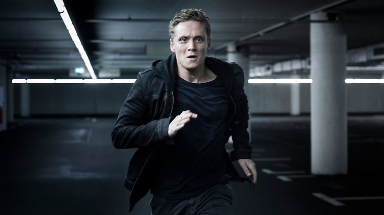 "You Are Wanted" mit Matthias Schweighöfer ist die erste deutsche Amazon-Serie.