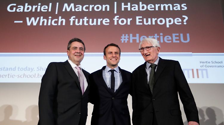 Sigmar Gabriel, Emmanuel Macron, Jürgen Habermas (v.l.).