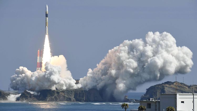 Japan schickt einen Spionage-Satelliten ins All.
