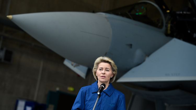 Für Nato-Einsätze sind Bundeswehrsoldaten auch im Baltikum stationiert. Hier besucht von der Leyen Estland.