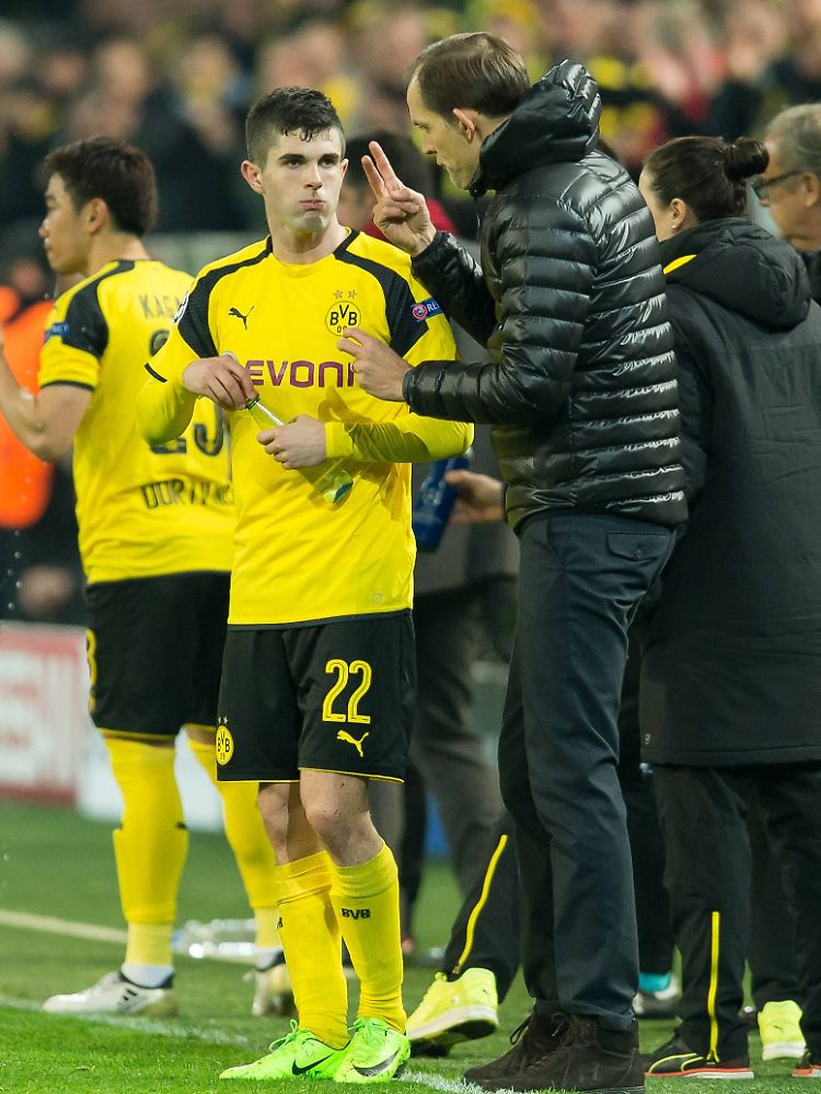Thomas Tuchel will den Hype um sein Talent bremsen, ist aber selbst von den Fähigkeiten des 18-Jährigen extrem begeistert.