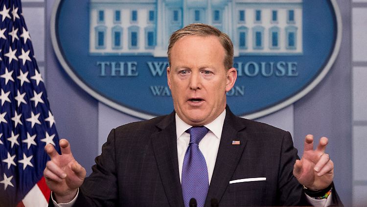 Spicer erklärt den Abhörskandal: "wire tapping" mit Anführungszeichen ist etwas anderes als "wiretapping" ohne Anführungszeichen.