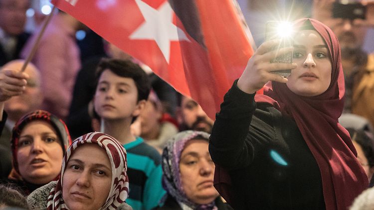 Und wieder sagt eine Kommune: Eine türkische Politikerin darf bei uns nicht auftreten.