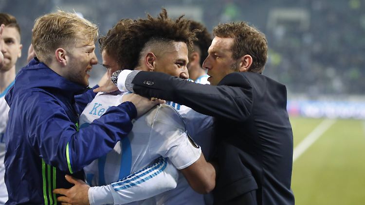 Die Reise geht weiter: Schalkes Trainer Markus Weinzierl und Verteidiger Thilo Kehrer.