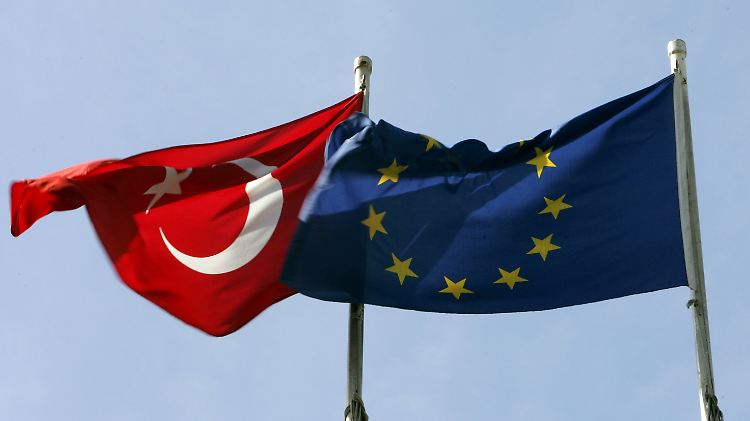 Die Todesstrafe stellt für EU-Kommissionschef Juncker eine noch rötere Linie dar, als alle anderen roten Linien, die bereits gegenüber Erdogan gezogen wurden.