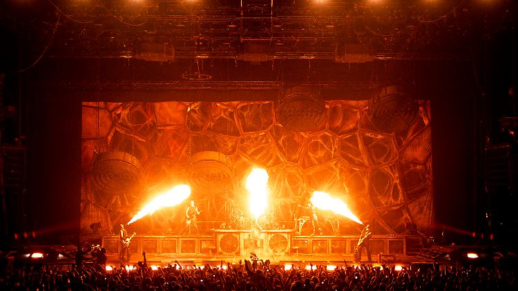 Achtung, es brennt - Szene aus "Rammstein: Paris".