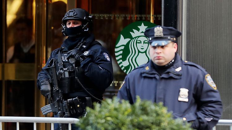 Sicherheitskräfte vor dem Trump Tower in New York (Archivbild)