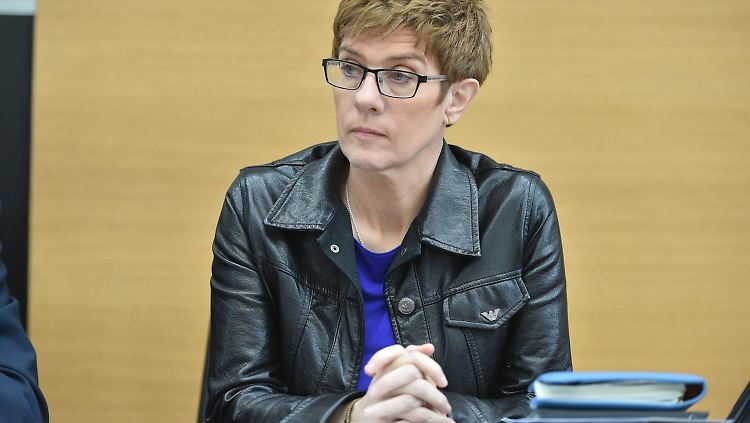 Annegret Kramp-Karrenbauer hat Landtagswahlen vor sich.