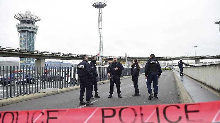 Großeinsatz am Flughafen von Paris-Orly.