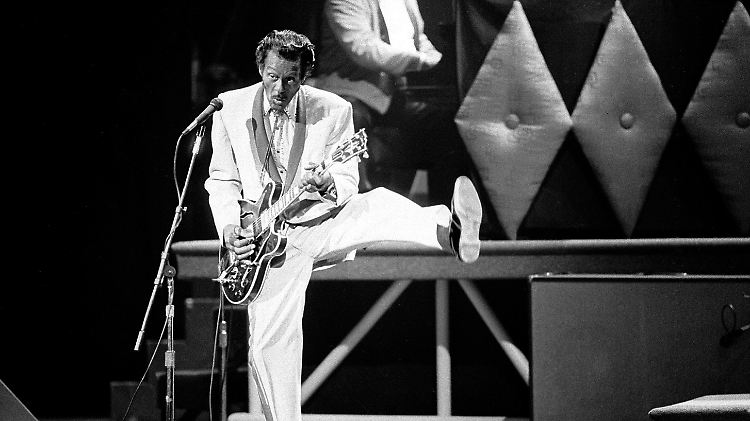 Chuck Berry war berühmt für seine Showeinlagen auf der Bühne.