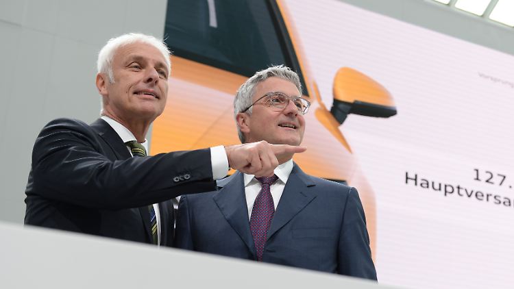 VW-Chef Matthias Müller und Audi-Chef Rupert Stadler bei der Hauptversammlung von Audi.