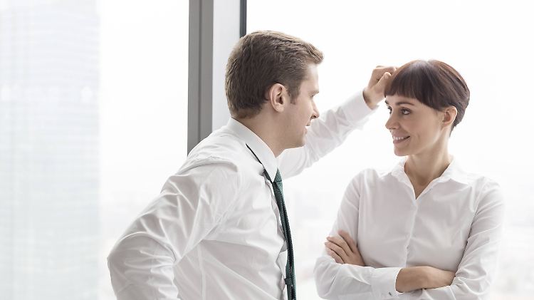 Zu viel Nähe kann auch zu Problemen im Job führen. 