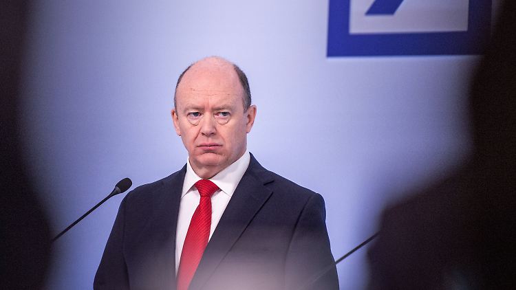 Dem Chef der Deutschen Bank, John Cryan, ist nicht zum Lachen zumute.