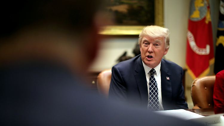 Ursprünglich hatte Trump versprochen, er werde dafür sorgen, dass jeder US-Amerikaner eine Krankenversicherung hat.