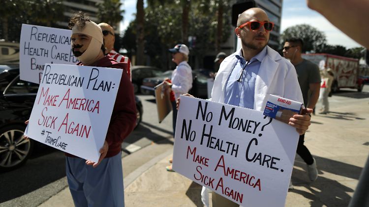 Donald Trump möchte nicht, dass der American Health Care Act der Republikaner "Trumpcare" genannt wird. Also nennen die Demonstranten ihn Trumpcare.