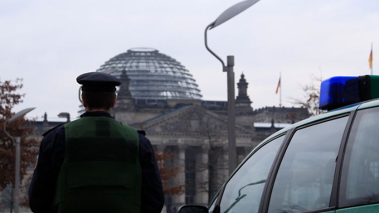 Sicherheitskontrollen und Polizeipräsenz werden bundesweit verschärft – nicht nur am Berliner Reichstag.