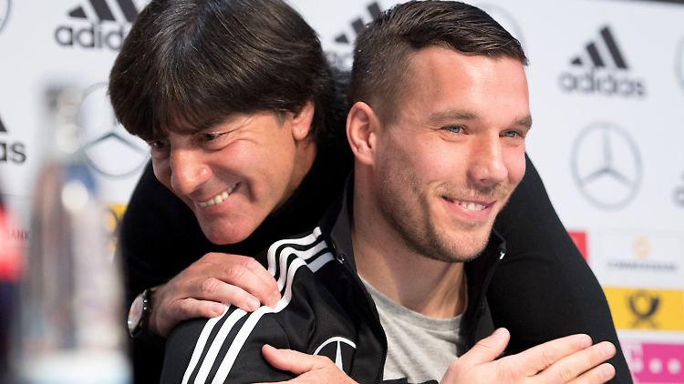 Eine besondere Trainer-Spieler-Beziehung pflegen Joachim Löw und Lukas Podolski seit mehr als zehn Jahren. Nun werden sich ihre Wege trennen.