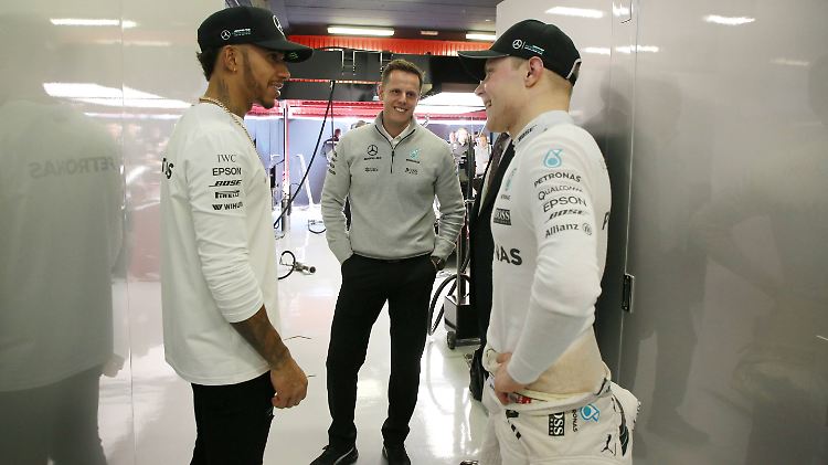 Dass Lewis Hamilton und Rosberg-Nachfolger Valtteri Bottas entspannt miteinander umgehen, beruhigt den Teamchef.