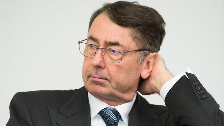 Dem ehemaligen Hypo Real Estate Vorstandschef, Georg Funke, drohen bis zu drei Jahre Gefängnis.