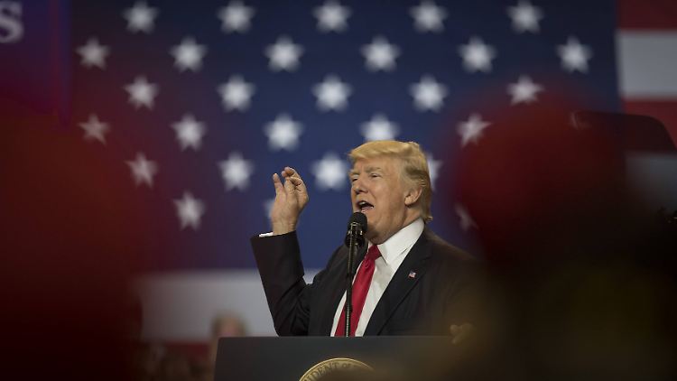 Mit Warnungen an seine Parteifreunde versucht Trump seine Pläne zur Gesundheitsreform zu verteidigen.